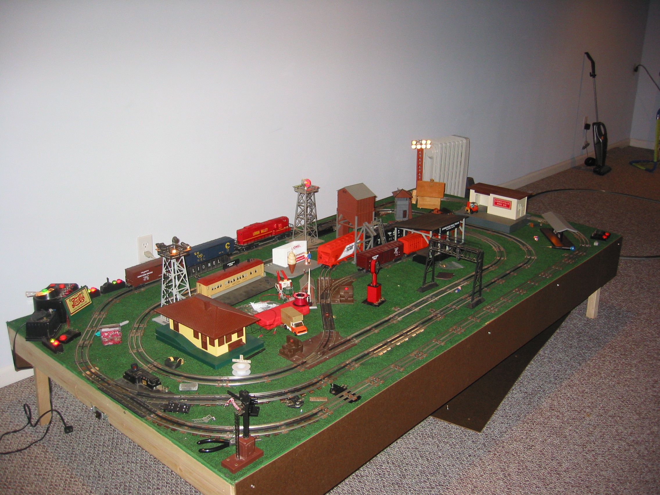 Model Train Layouts 4x8 Lionel two train 4 x 8 layout